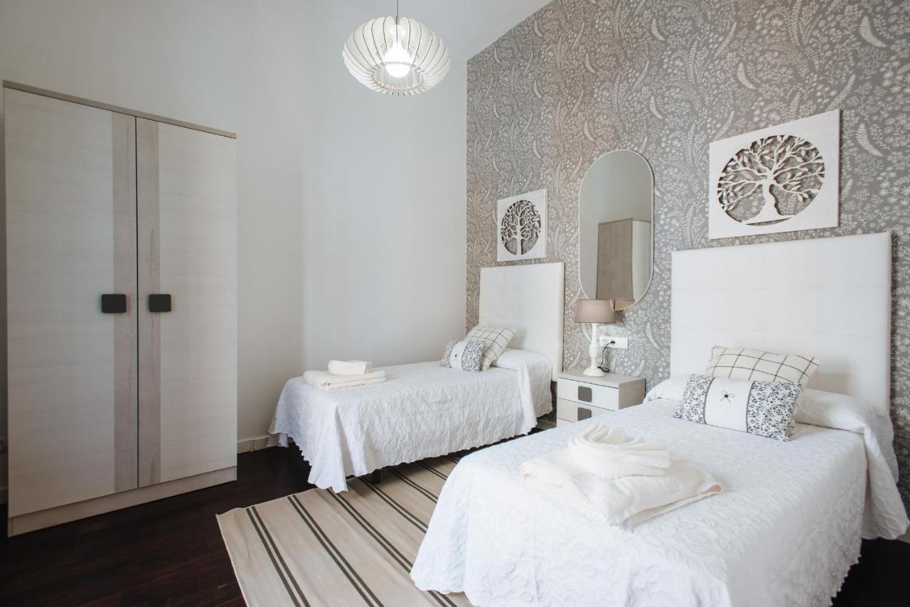Apartamento Puerta Real - Free Parking เซบีญา ภายนอก รูปภาพ