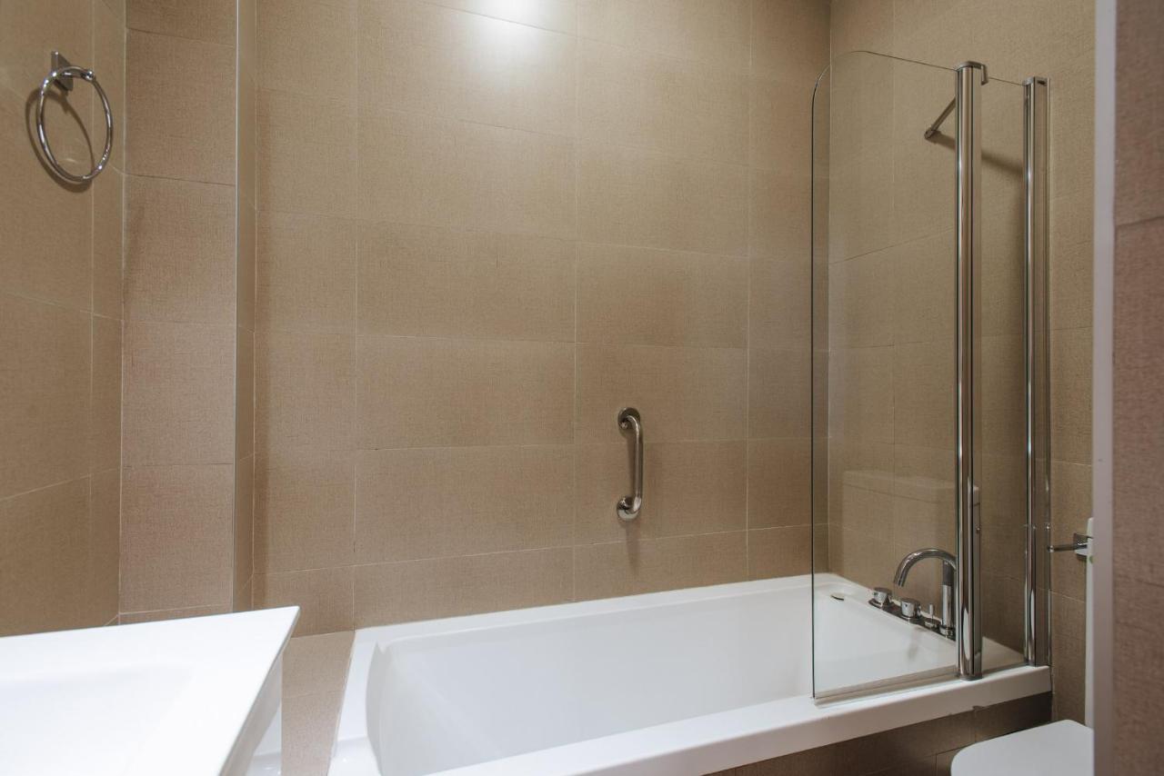 Apartamento Puerta Real - Free Parking เซบีญา ภายนอก รูปภาพ
