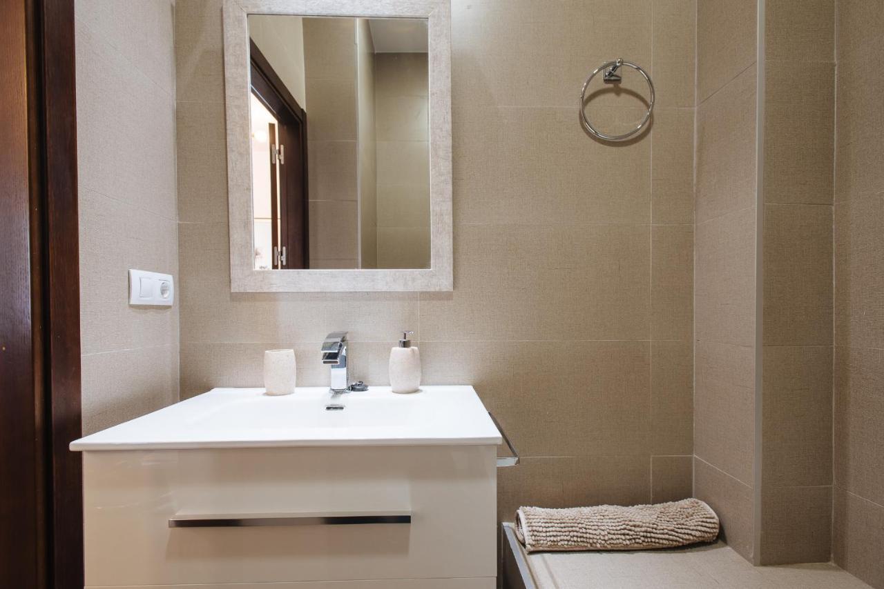 Apartamento Puerta Real - Free Parking เซบีญา ภายนอก รูปภาพ