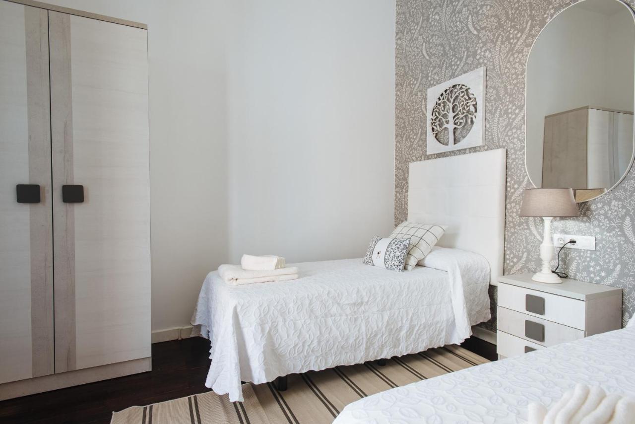 Apartamento Puerta Real - Free Parking เซบีญา ภายนอก รูปภาพ
